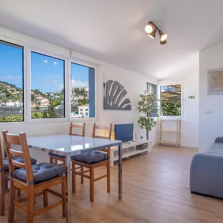 Saul Terrace * פונשל